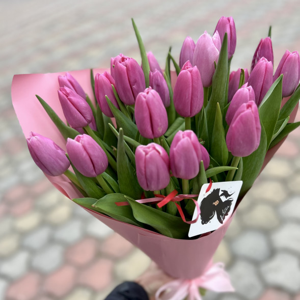 21 розовый тюльпан в Лоо