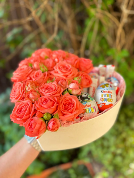 Розы и Kinder «Сладкий коралл» в Лоо